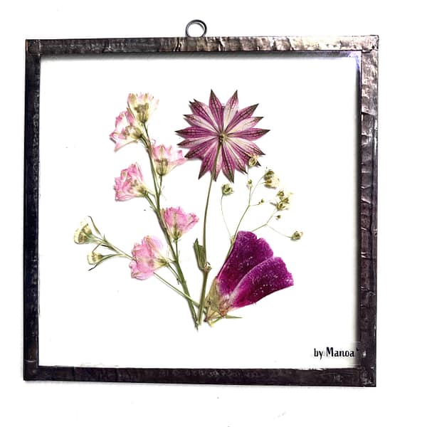 Hanglijst 15 x 15 Boeket met roze ridderspoor en Zeeuws knoopje